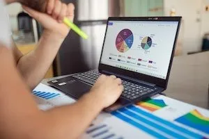 Infographic on the laptop