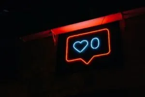 Sign showing 0 comments because you need to learn to write for SEO content