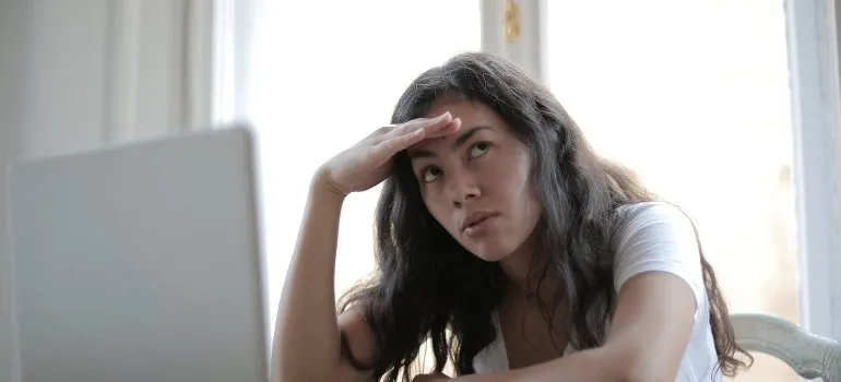 disappointed woman thinking about readability in SEO