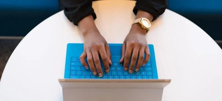 typing about shift to voice search